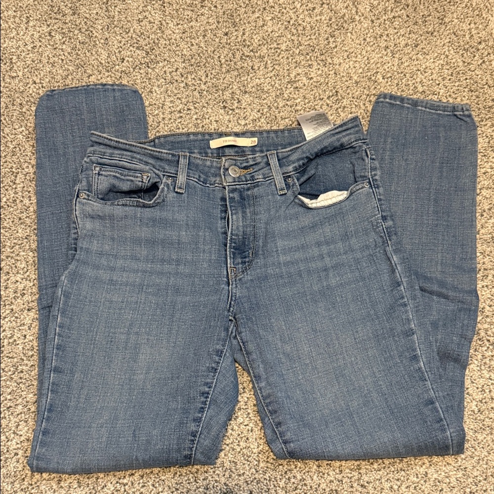 Levi’s 711 Skinny Jeans